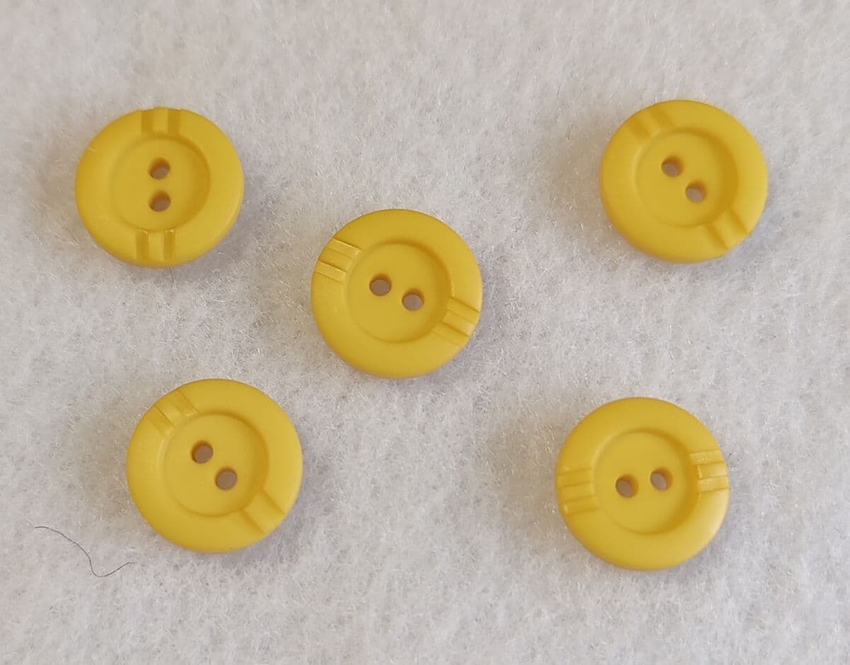 Nappi, keltainen 15mm, reunaviivat