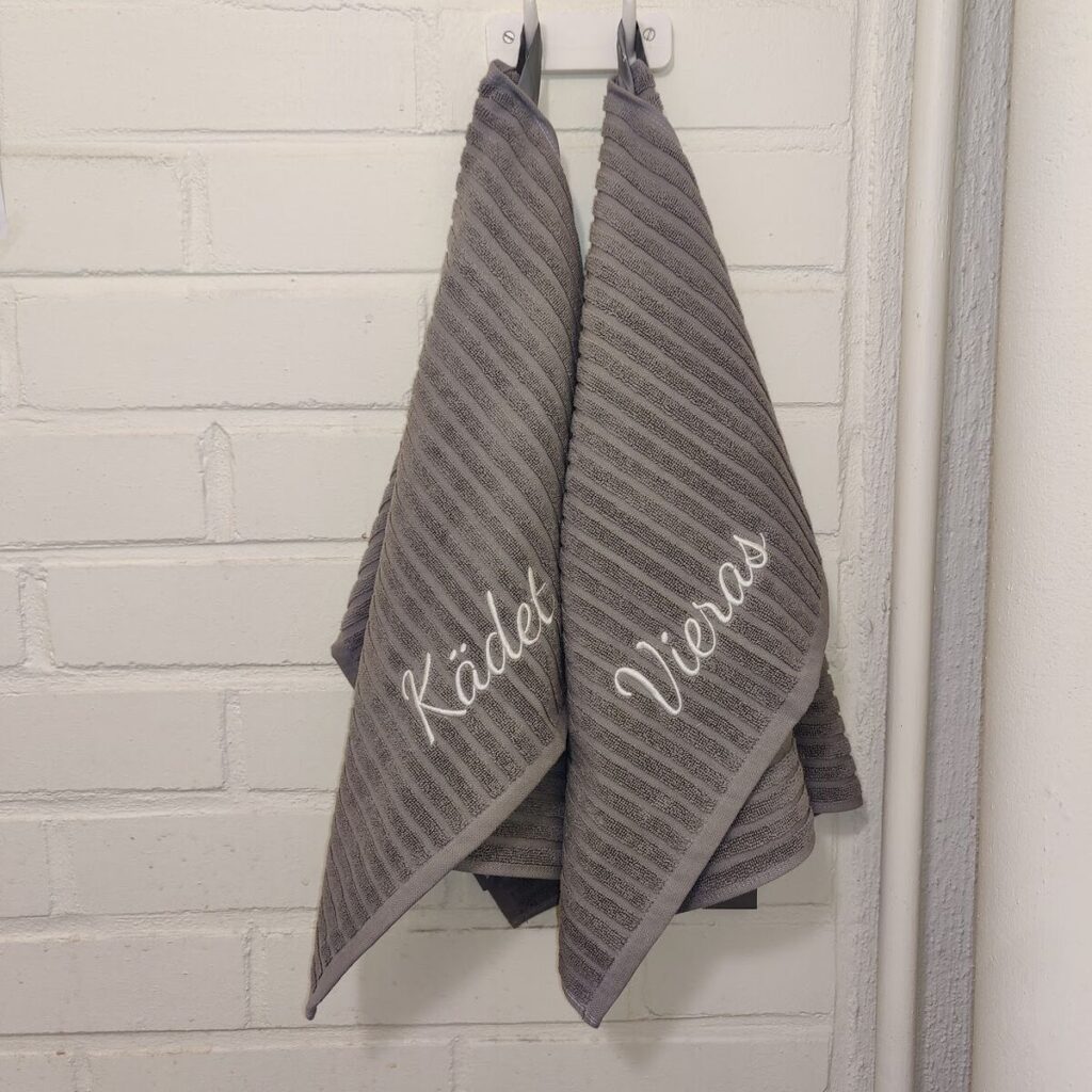 Käsipyyhe 2kpl, Kädet ja Vieras